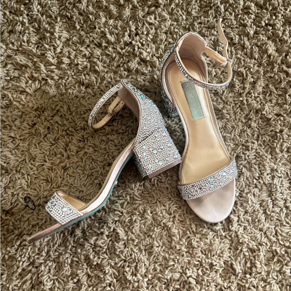 Betsy Johnson Champagne Heels 5.5 Women’s